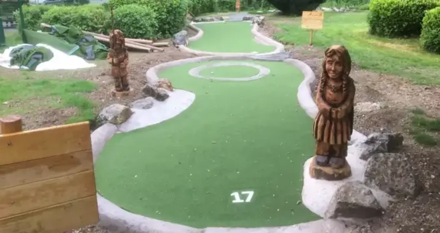 Adventure golf hole