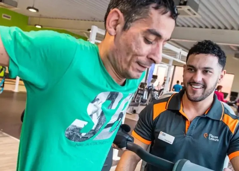 Personal trainer in gym with a client